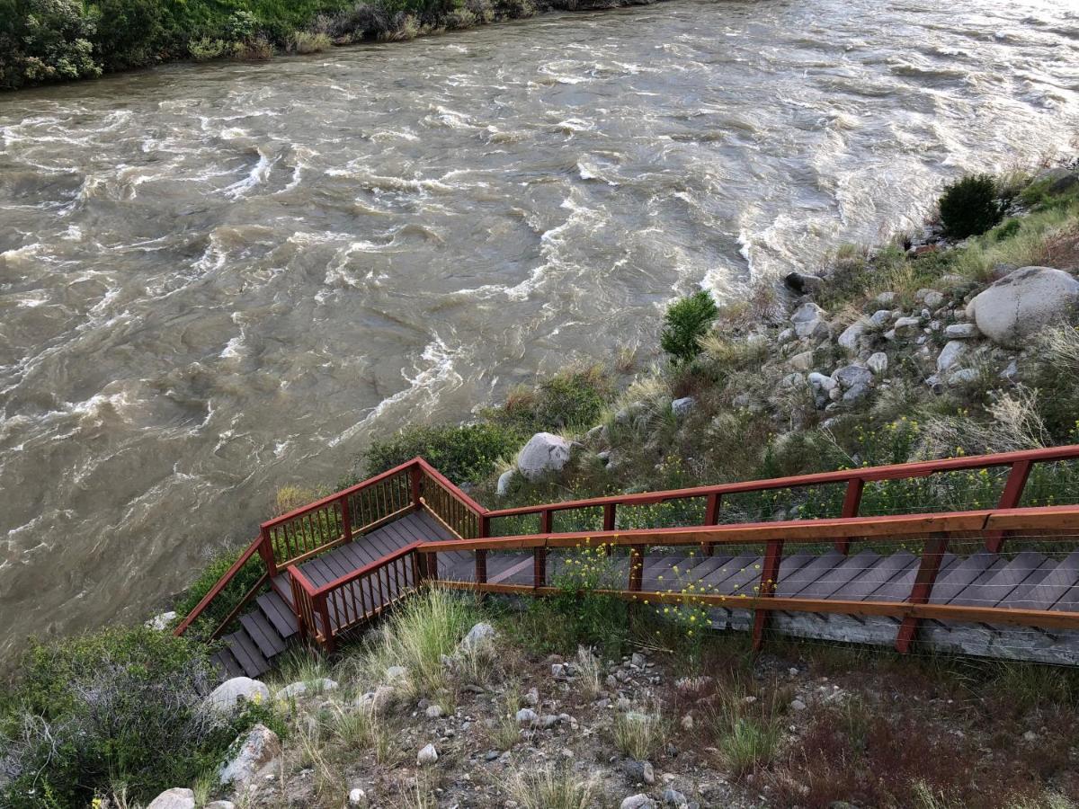 Yellowstone Riverside Cottages Gardiner Exteriör bild