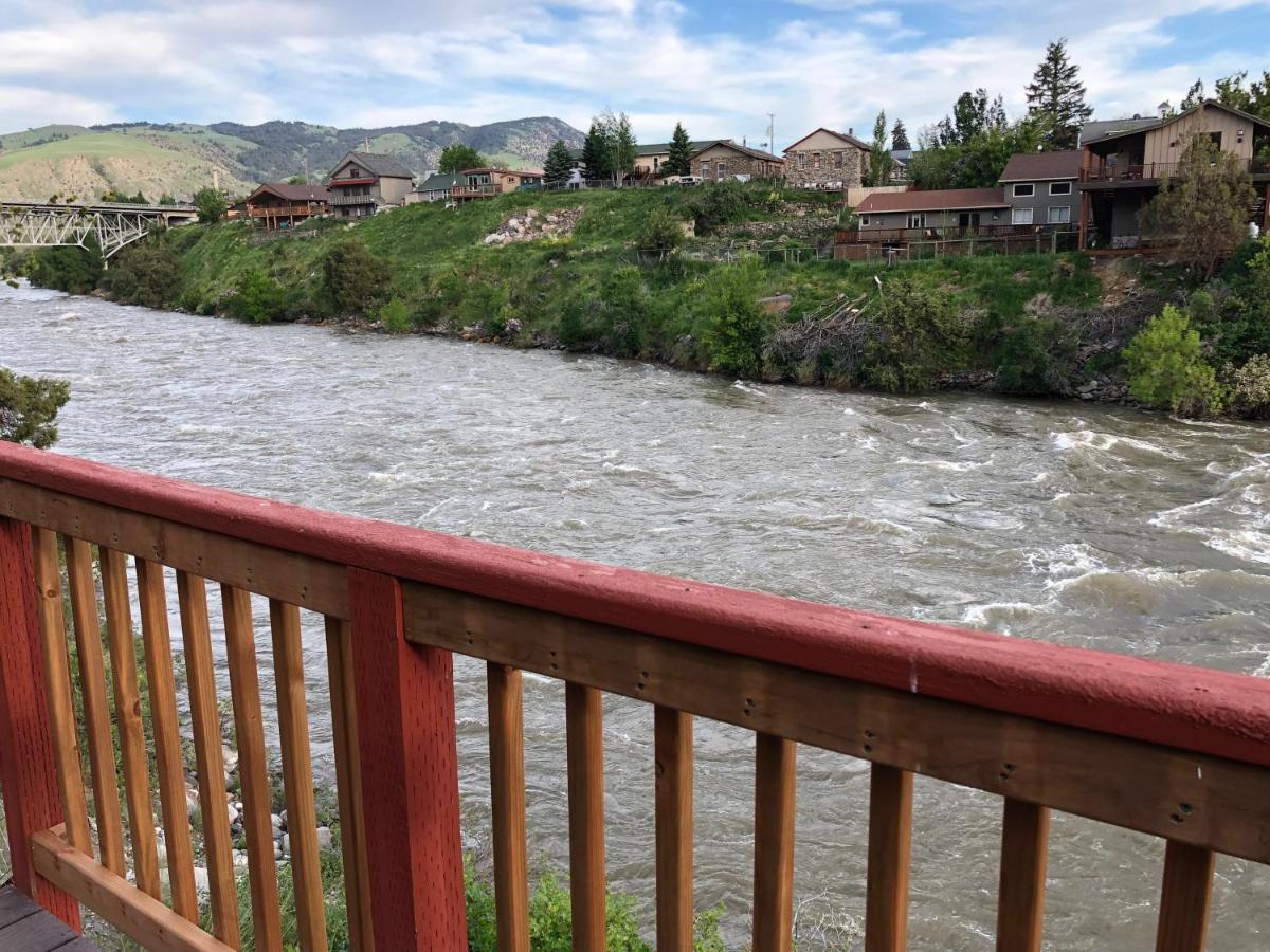 Yellowstone Riverside Cottages Gardiner Exteriör bild