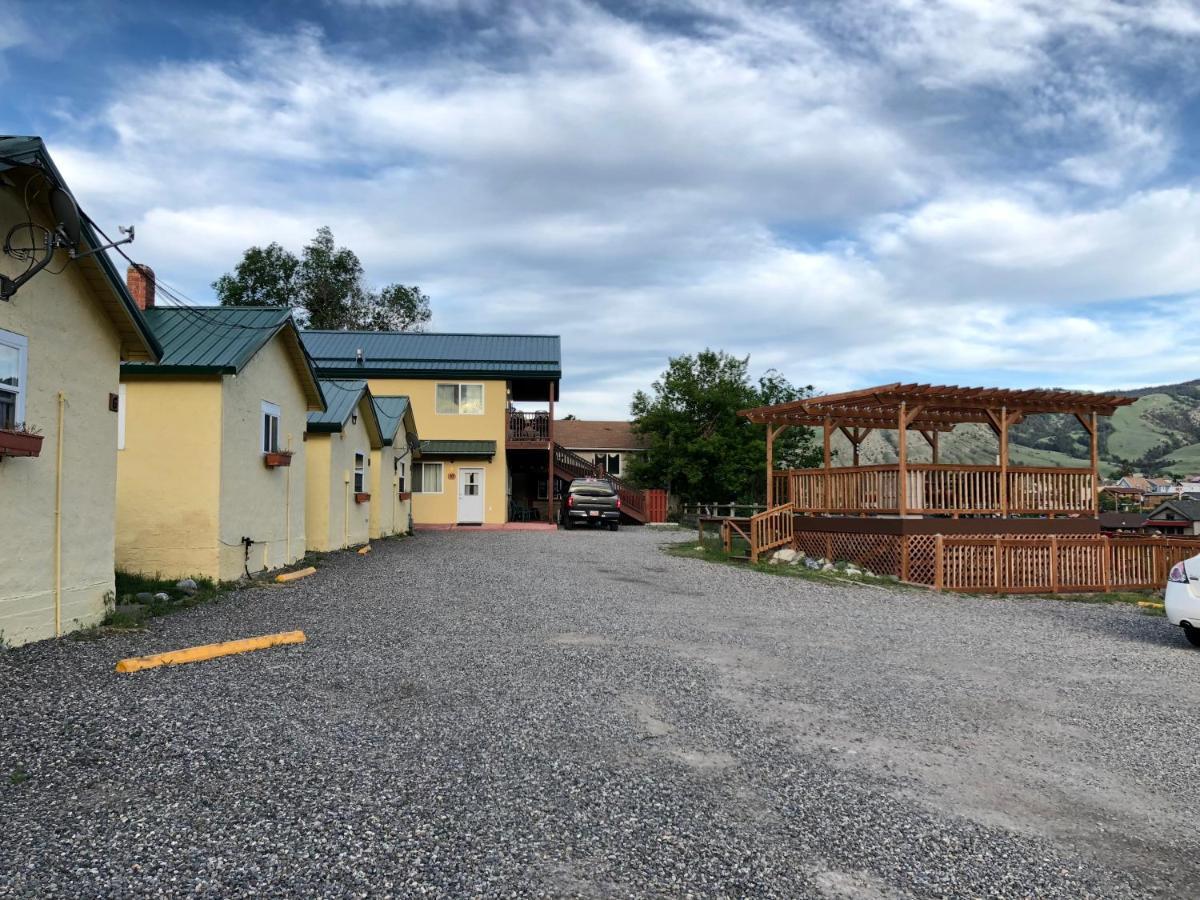 Yellowstone Riverside Cottages Gardiner Exteriör bild