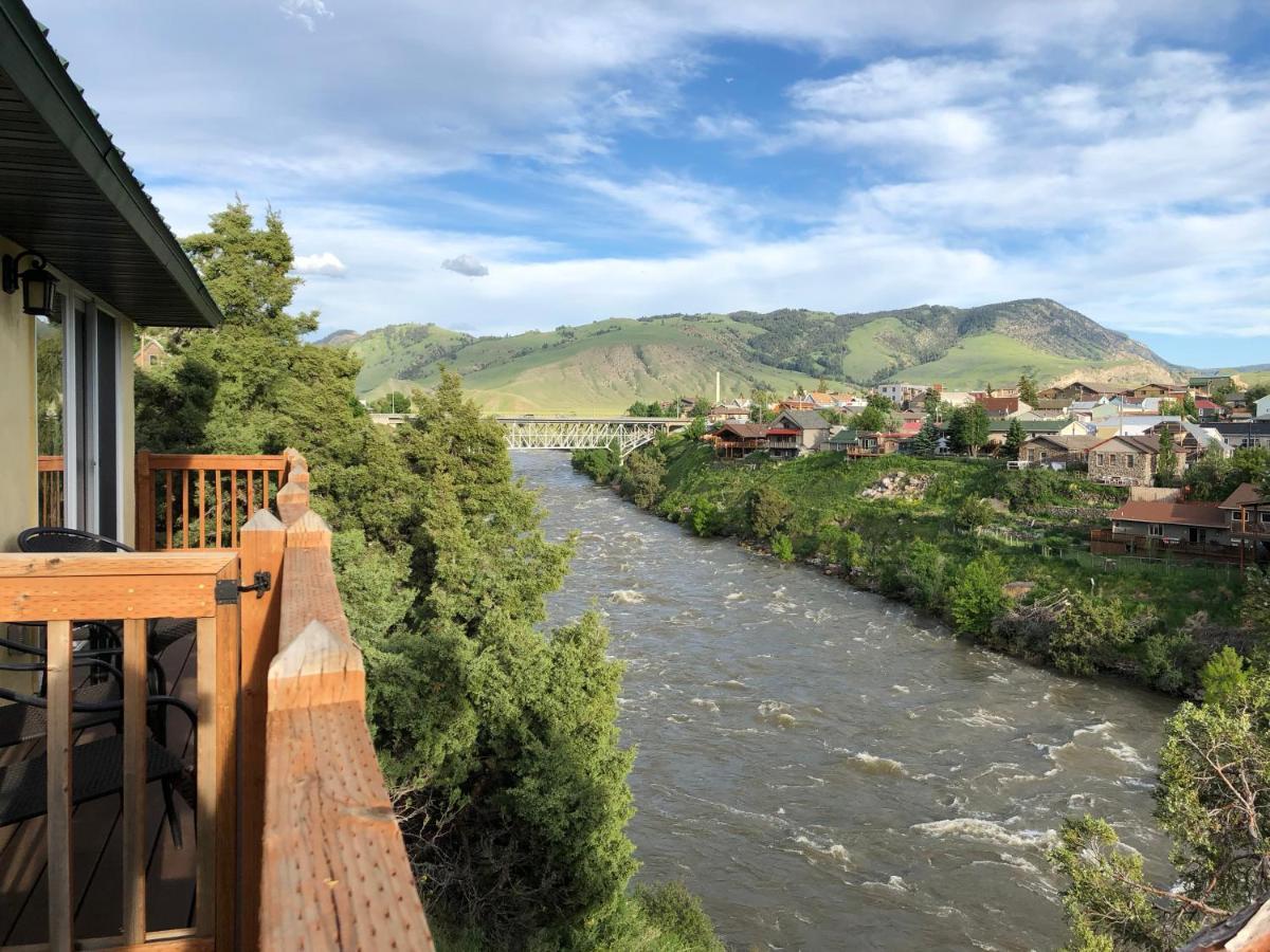 Yellowstone Riverside Cottages Gardiner Exteriör bild