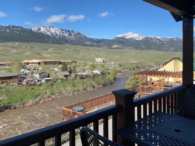 Yellowstone Riverside Cottages Gardiner Exteriör bild